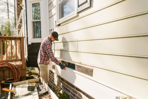 Trusted Storm Damage Siding Repair service in Edinburg, IL - Creative Siding